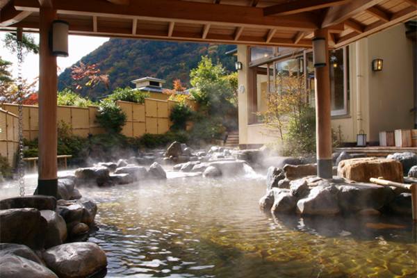 在日本泡温泉的礼仪与规范